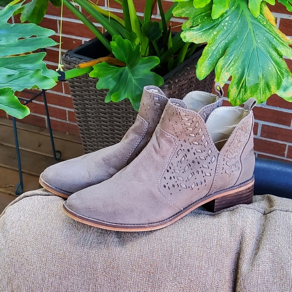 Steve Madden Tan Brown Faux Suede Booties - Picture 1 of 9